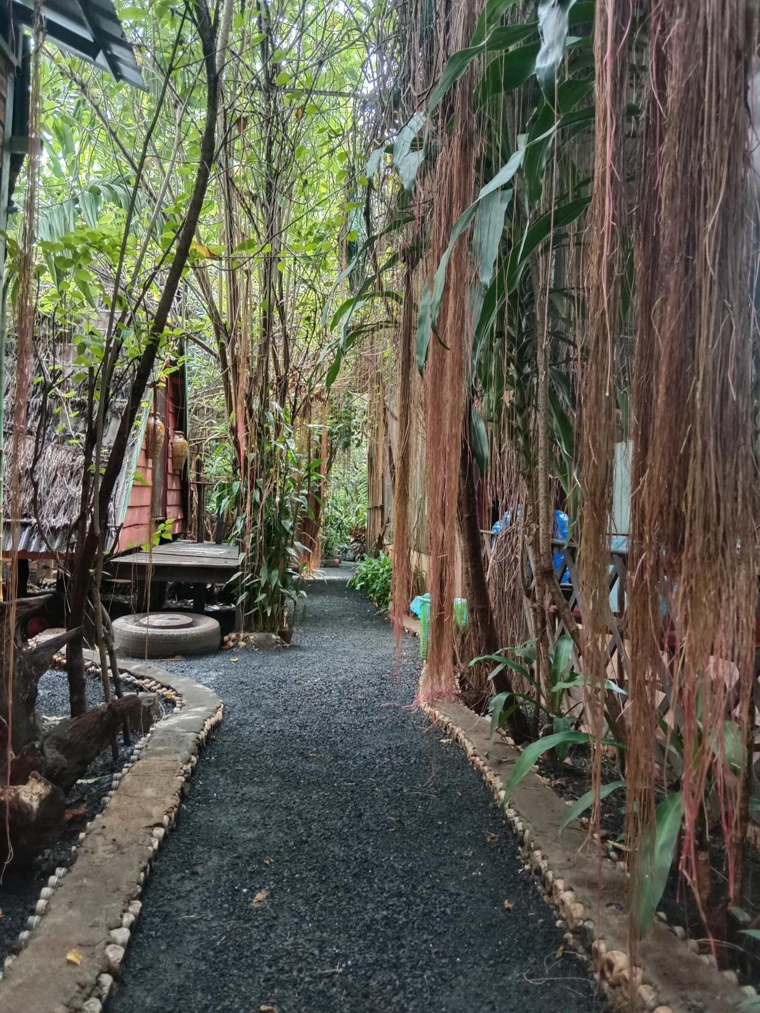 Ratanakiri Homestay & Jungle Trek Banlung Exterior photo