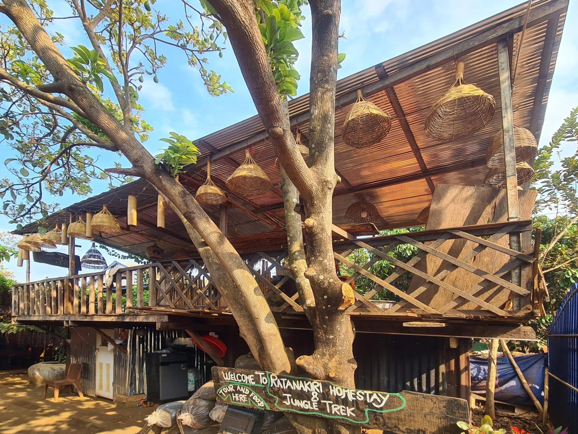 Ratanakiri Homestay & Jungle Trek Banlung Exterior photo